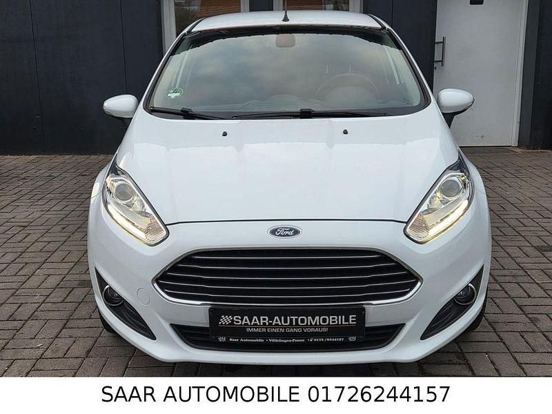 Gebraucht Ford Fiesta Titanium 101 PS (74 kW) 2014 Weiß Limousine