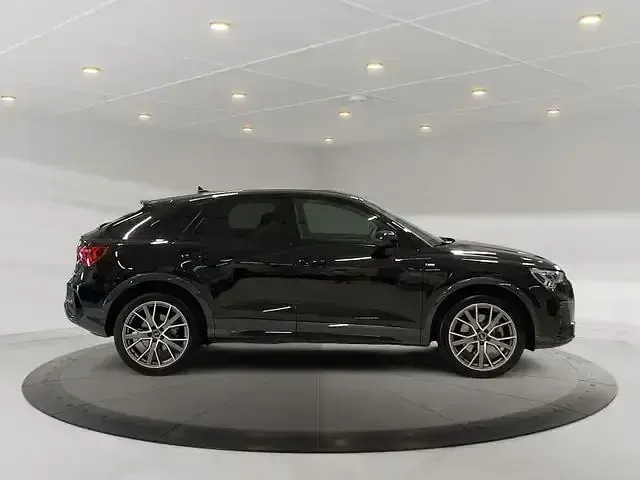 Gebraucht Audi Q3 Sportback S-Line 190 PS (139 kW) 2025 Mythosschwarz metallic SUV