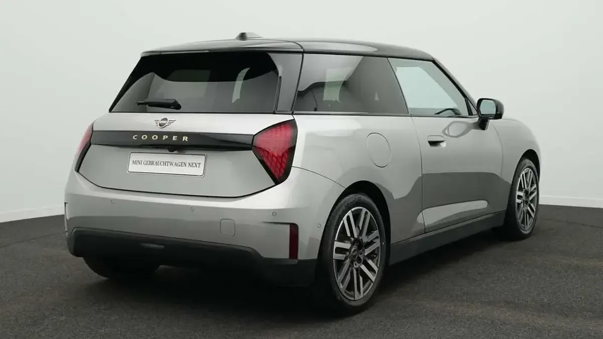 Używany Mini Cooper Classic 135 kW (184 KM) 2025 Szary Hatchback