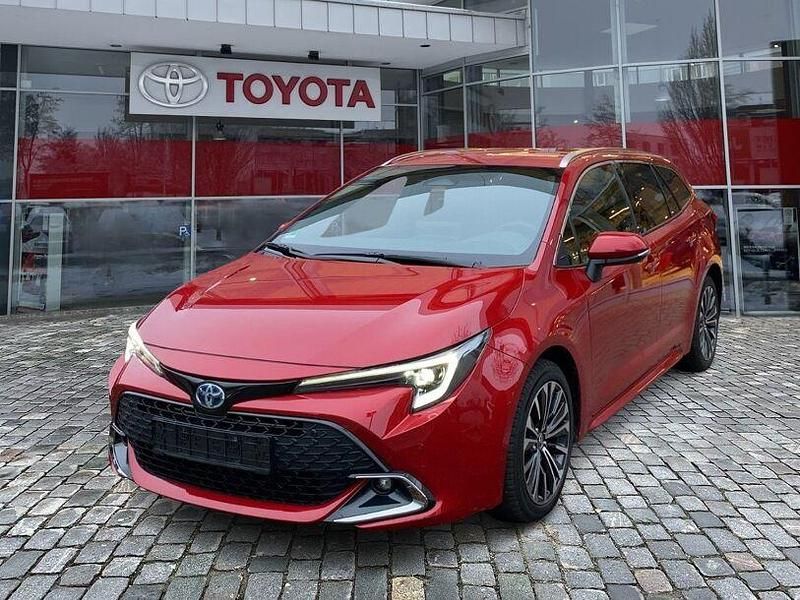 Emotional red 2 Gebraucht 2024 Toyota Corolla Team Kombi | 28.990 € (Guter Preis) - Bild 1/4