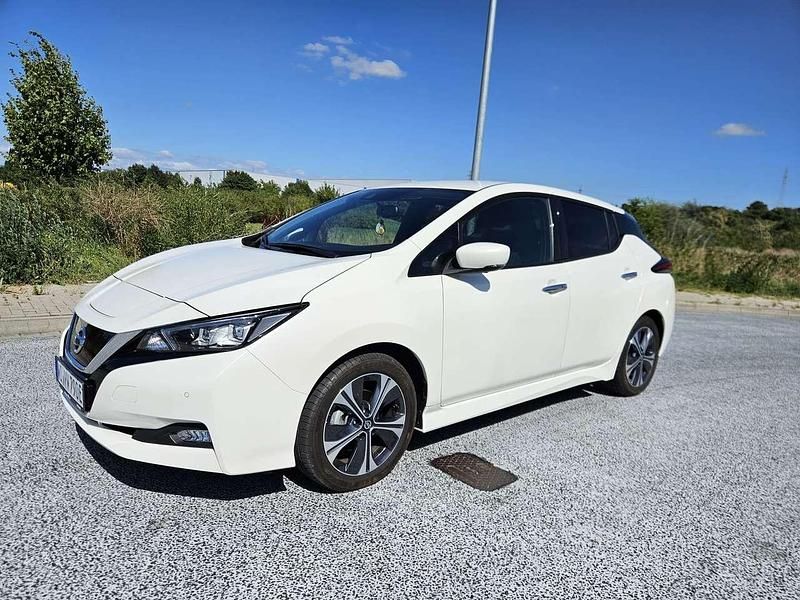 Pearl white Gebraucht 2022 Nissan Leaf N-Connecta Kleinwagen | 15.900 € (Fairer Preis) - Bild 1/4