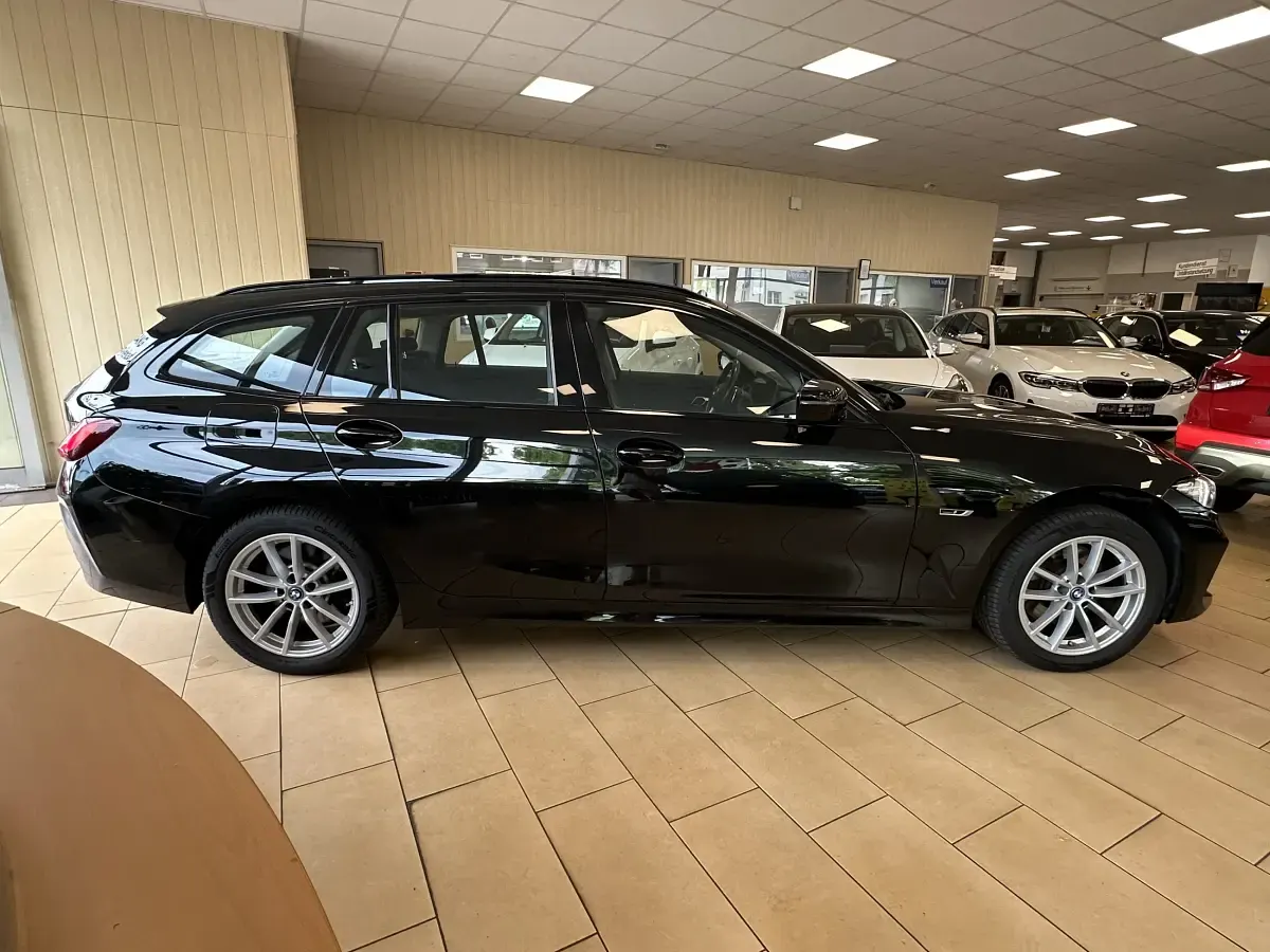 Gebraucht BMW 330e Shadowline 292 PS (214 kW) 2022 Schwarz Kombi