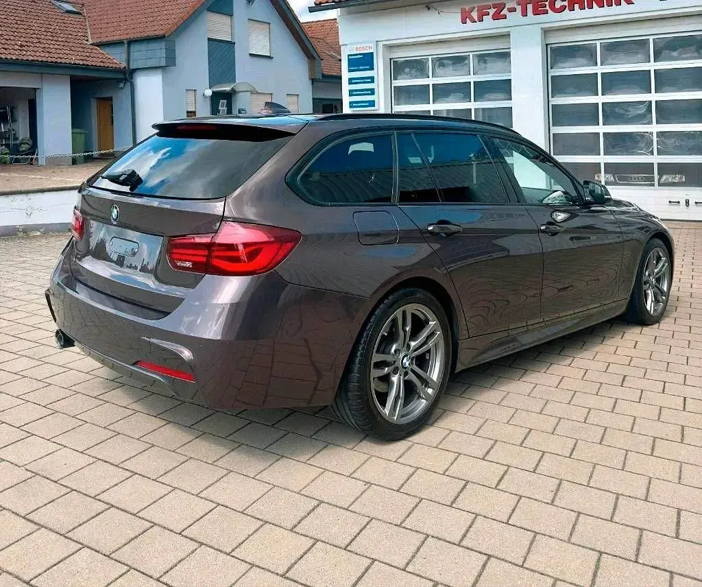Gebraucht BMW 320 M Sport 190 PS (139 kW) 2019 Violet Kombi