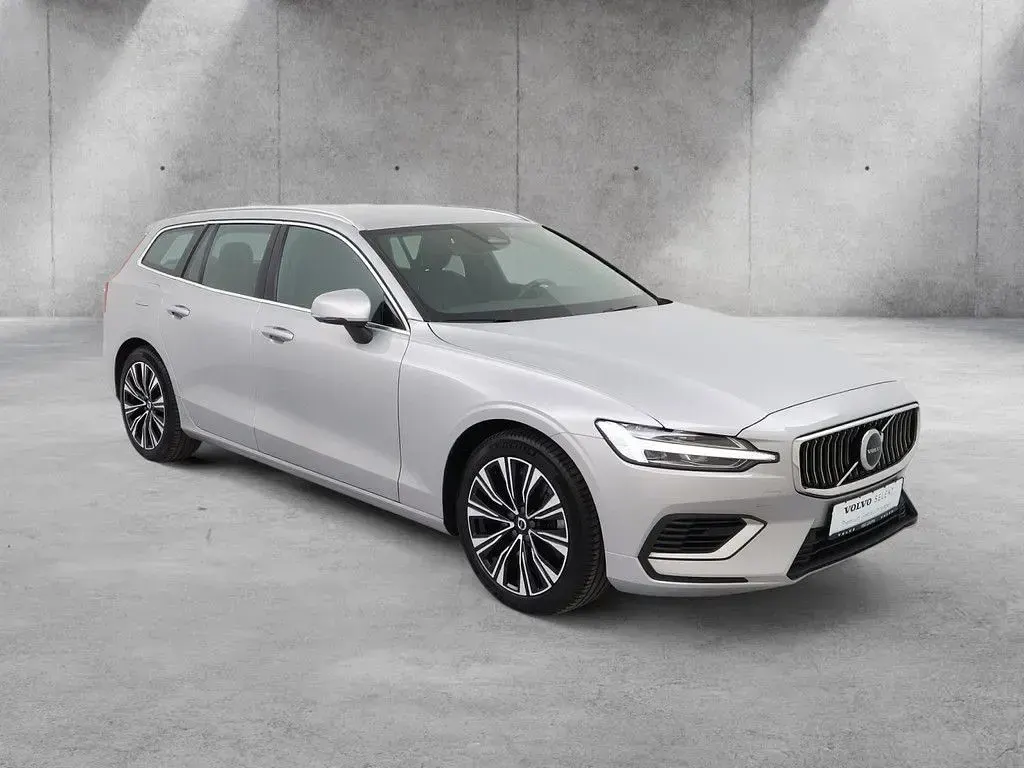 Gebraucht Volvo V60 Plus 398 PS (292 kW) 2022 Silver dawn Kombi