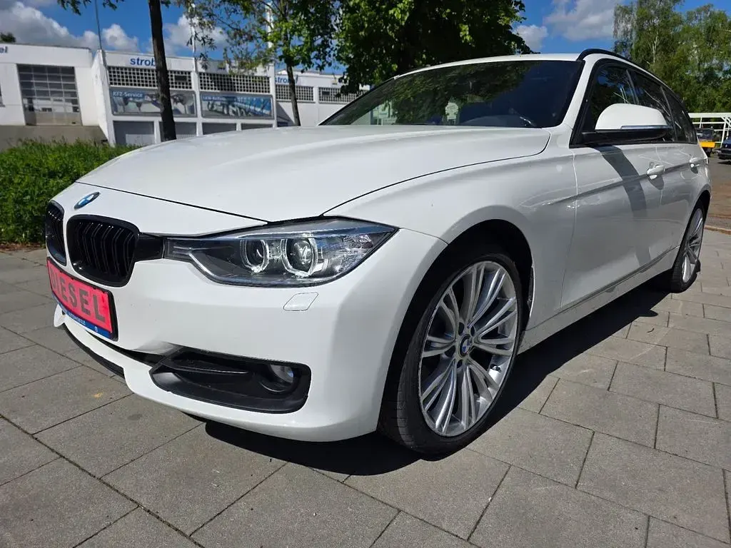 Gebraucht BMW 330 Sport Line 258 PS (189 kW) 2015 Weiß Kombi