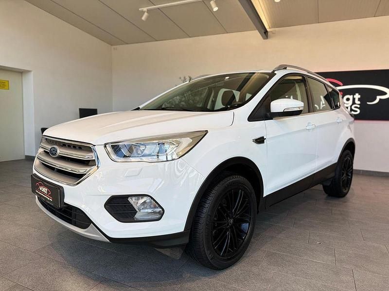 Gebraucht Ford Kuga 150 PS (110 kW) 2019 Weiß SUV