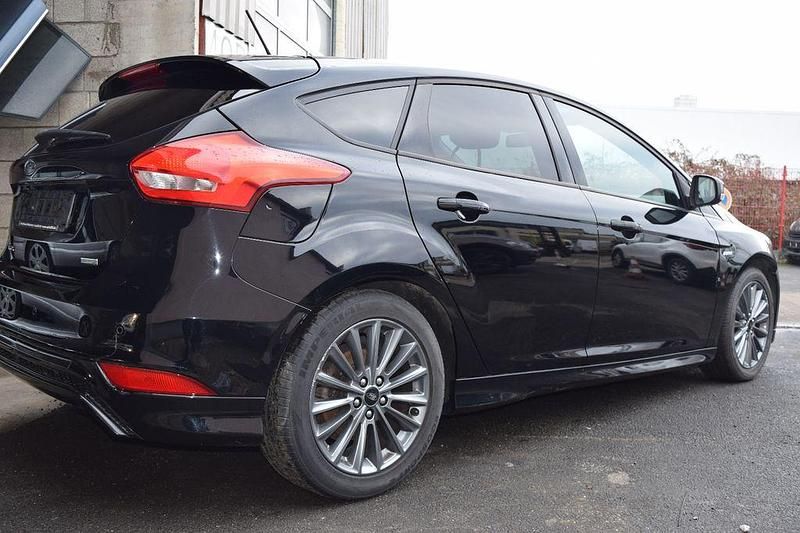 Gebraucht Ford Focus ST-Line 125 PS (91 kW) 2017 Schwarz Limousine