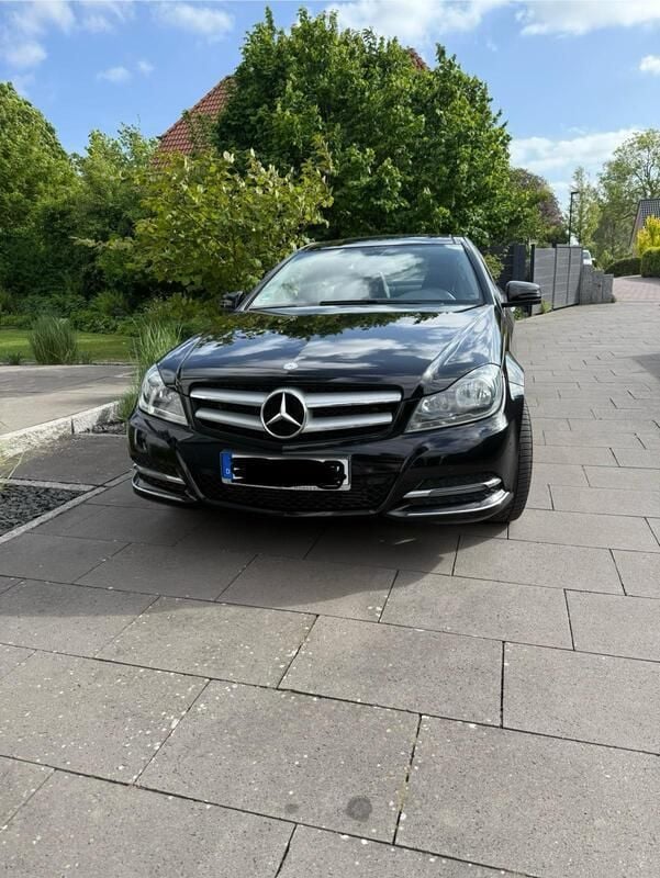 Schwarz Gebraucht 2015 Mercedes C180 Coupé | 14.750 € (Superpreis) - Bild 1/4