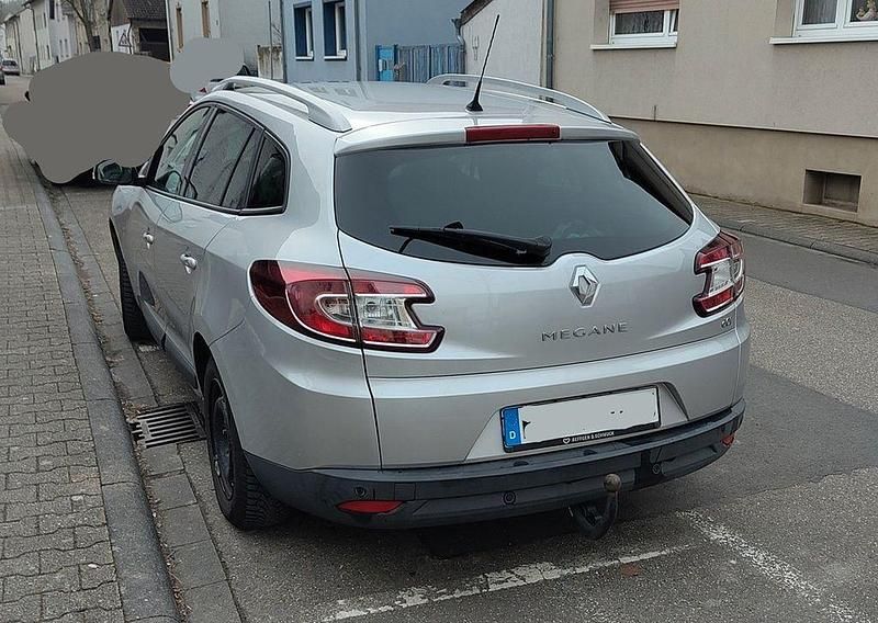 Gebraucht Renault Mégane III Dynamique 106 PS (77 kW) 2012 Grau Limousine