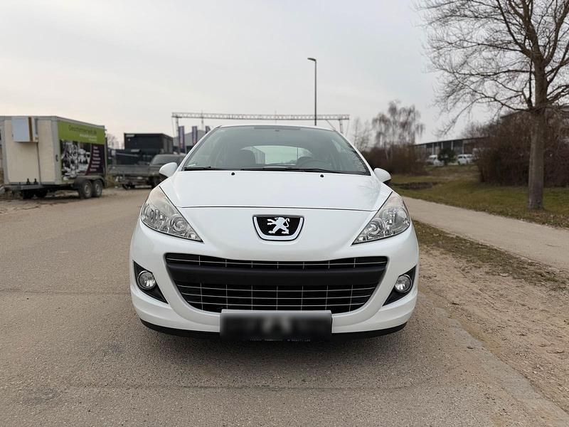 Gebraucht Peugeot 207 90 PS (66 kW) 2012 Weiß Kleinwagen
