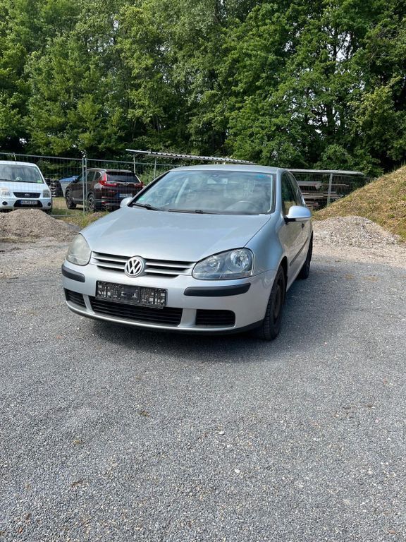 Silber Gebraucht 2004 VW Golf V Comfortline Limousine | 3.649 € (Etwas zu teuer) - Bild 1/4