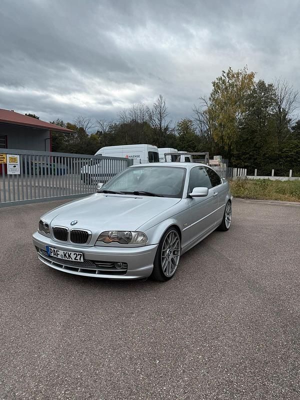Silber Gebraucht 2002 BMW 330 Coupé | 5.900 € (Superpreis) - Bild 1/4