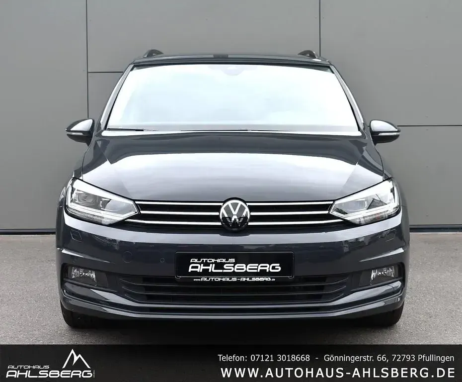 Gebraucht VW Touran Comfortline 150 PS (110 kW) 2024 Uranograu Van / Kleinbus