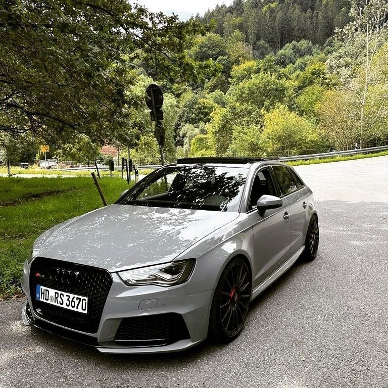 Grau Gebraucht 2016 Audi RS3 Ambiente Kleinwagen | 35.990 € (Fairer Preis) - Bild 1/4