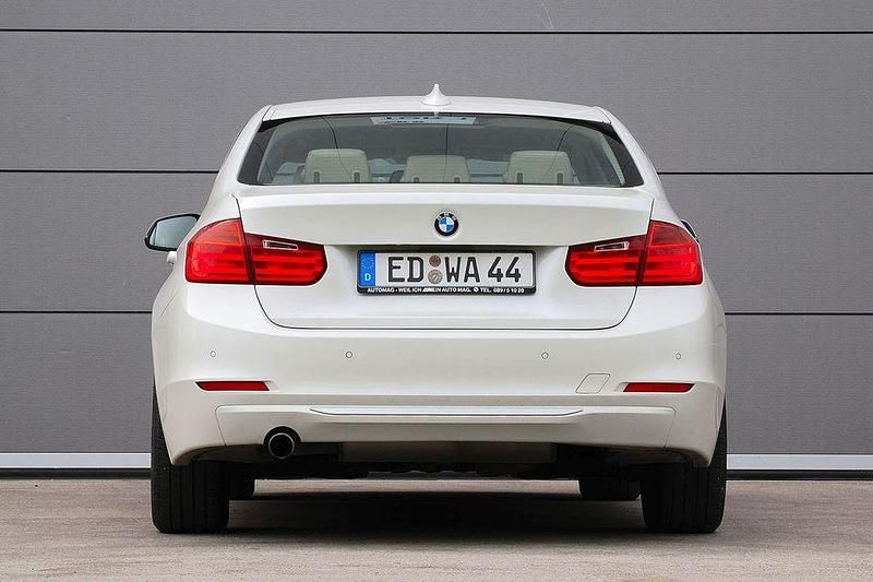 Gebraucht BMW 320 184 PS (135 kW) 2014 Weiß Limousine