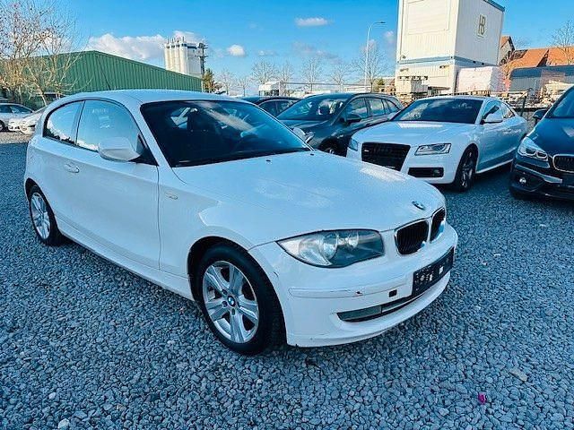 Gebraucht BMW 118 Advantage 143 PS (105 kW) 2009 Weiß Kleinwagen