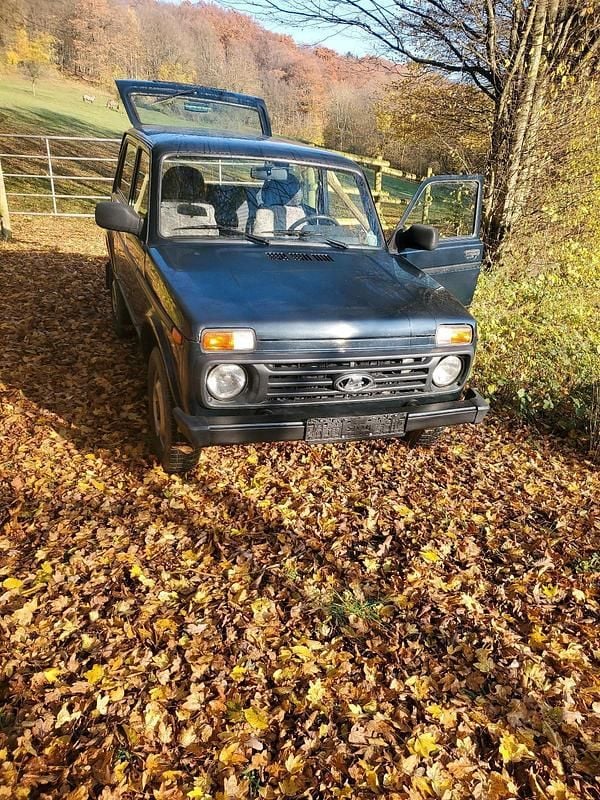 Grün Gebraucht 2016 Lada niva SUV | 6.900 € (Superpreis) - Bild 1/4