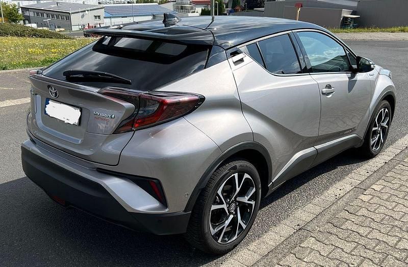 Grau Gebraucht 2016 Toyota C-HR Style SUV | 17.500 € (Fairer Preis) - Bild 1/4