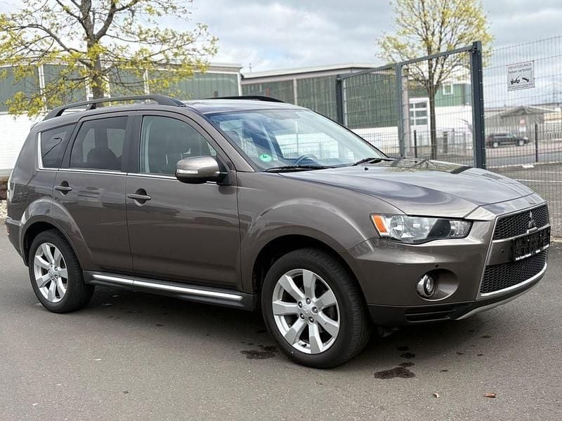 Gebraucht Mitsubishi Outlander Edition 177 PS (130 kW) 2011 Braun SUV