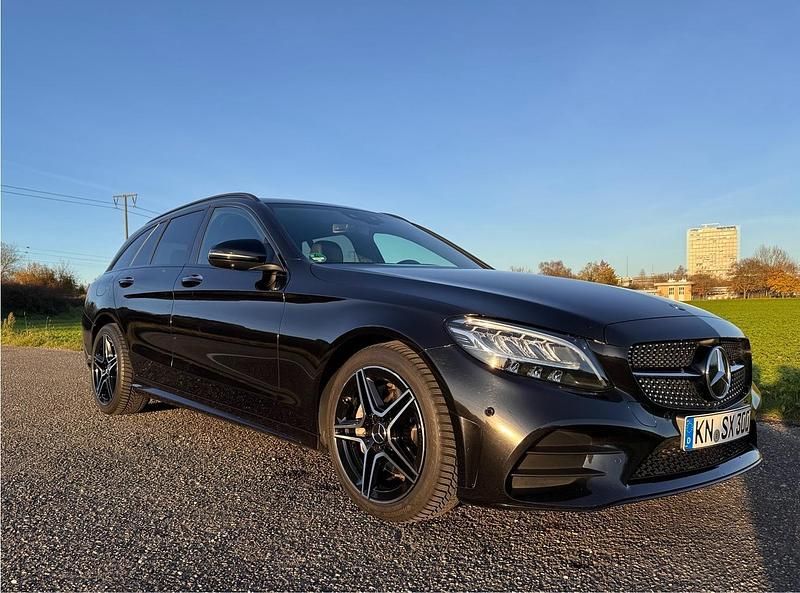 Schwarz Gebraucht 2019 Mercedes C220 AMG Kombi | 25.000 € (Teuer) - Bild 1/4
