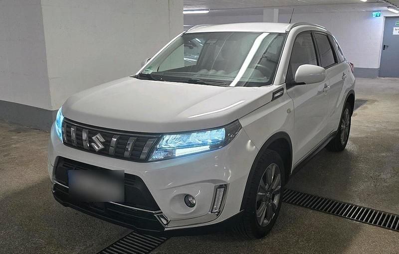 Weiß Gebraucht 2021 Suzuki Vitara SUV | 16.300 € (Guter Preis) - Bild 1/4