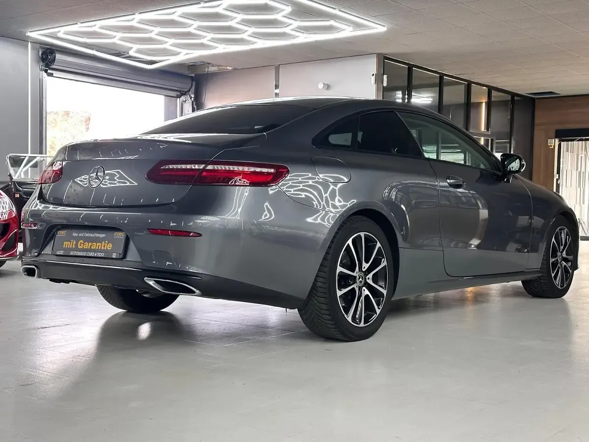 Gebraucht Mercedes E220 194 PS (142 kW) 2018 Selenitgrau  metalliclack Coupé