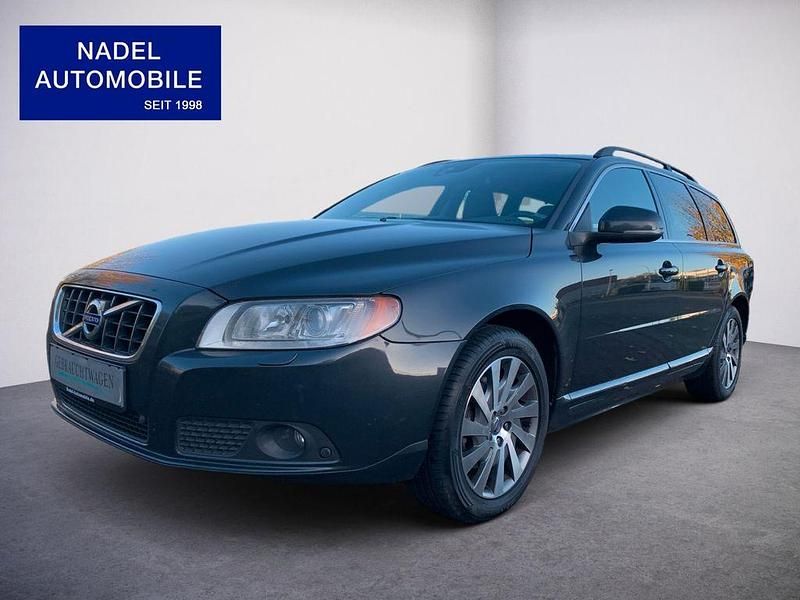 Grau Gebraucht 2011 Volvo V70 Momentum Kombi | 4.990 € (Fairer Preis) - Bild 1/4