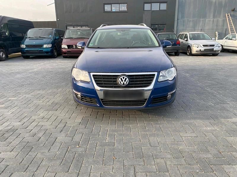 Gebraucht VW Passat 122 PS (89 kW) 2009 Blau Kombi