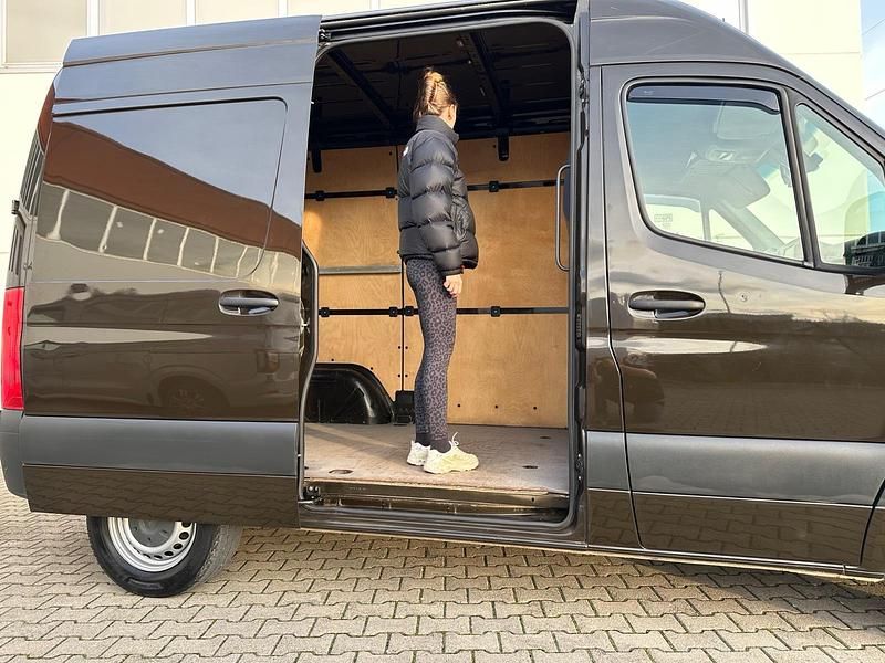Używany Mercedes Sprinter 114 KM (83 kW) 2019 Brązowy Van