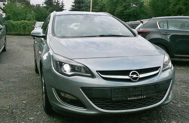 Silber Gebraucht 2015 Opel Astra Exklusiv Kombi | 7.990 € (Fairer Preis) - Bild 1/4