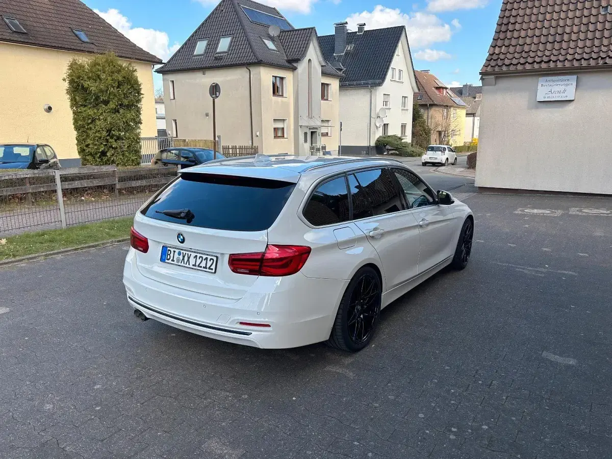 Gebraucht BMW 320 163 PS (119 kW) 2019 Weiß Kombi