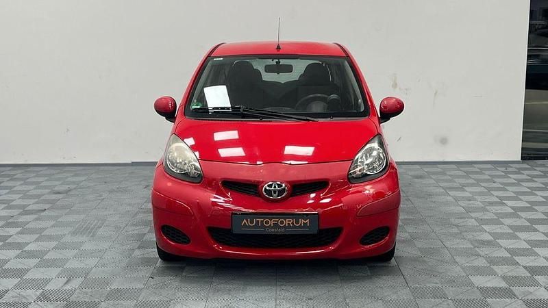 Gebraucht Toyota Aygo 68 PS (50 kW) 2009 Rot Kleinwagen