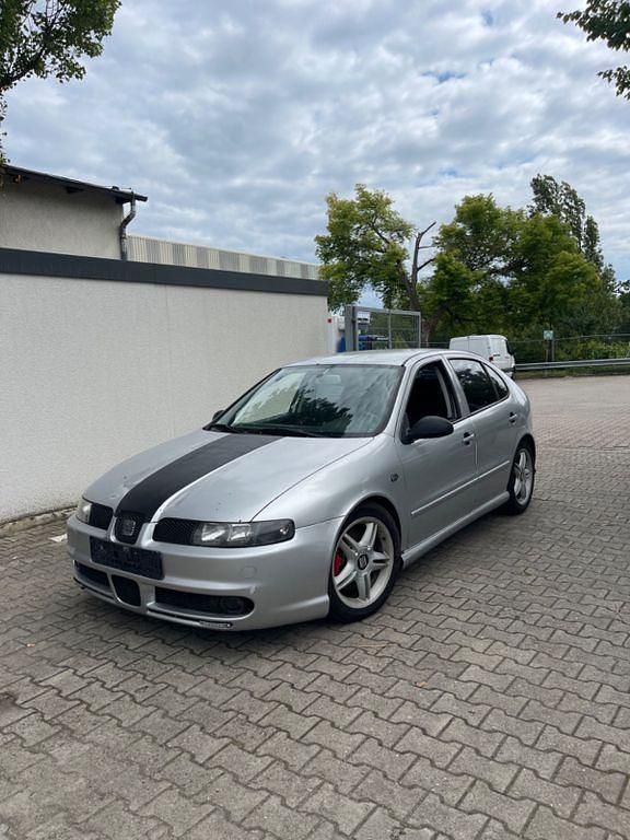 Silber Gebraucht 2004 Seat Leon Sport Limousine | 2.399 € (Guter Preis) - Bild 1/4
