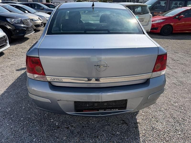 Usata Opel Astra Edition 116 CV (85 kW) 2009 Argento Berlina