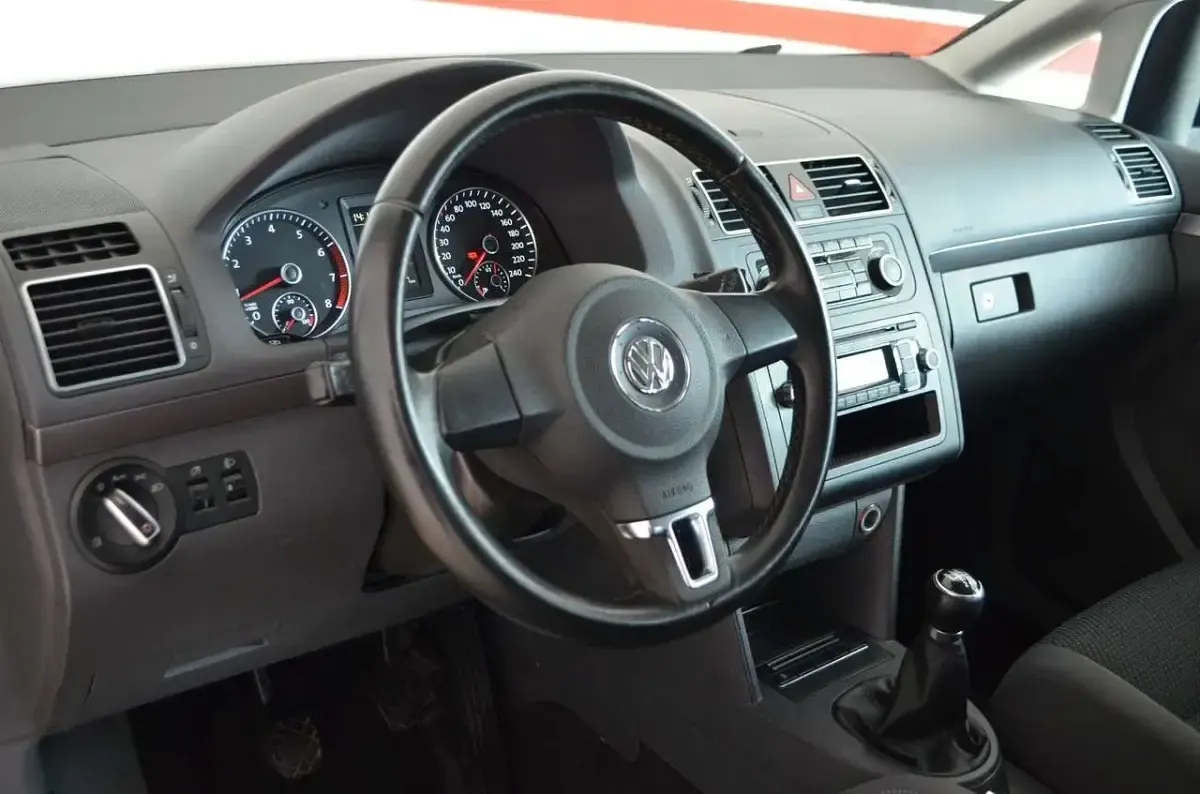 Gebraucht VW Touran 140 PS (102 kW) 2012 Schwarz Van / Kleinbus