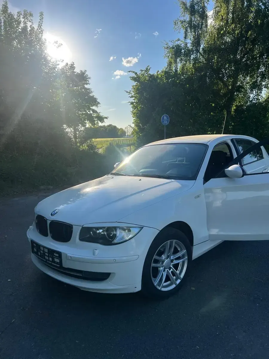 Gebraucht BMW 118 143 PS (105 kW) 2009 Weiß Kleinwagen