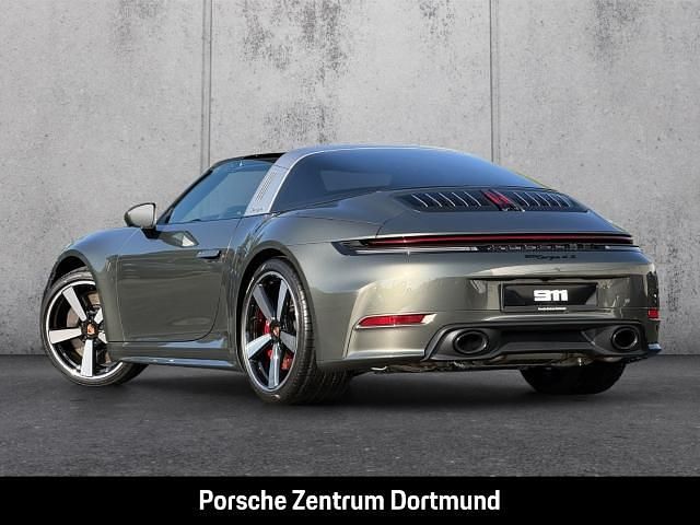 Neu Porsche 992 480 PS (353 kW) 2026 Aventuringrünmetallic Coupé