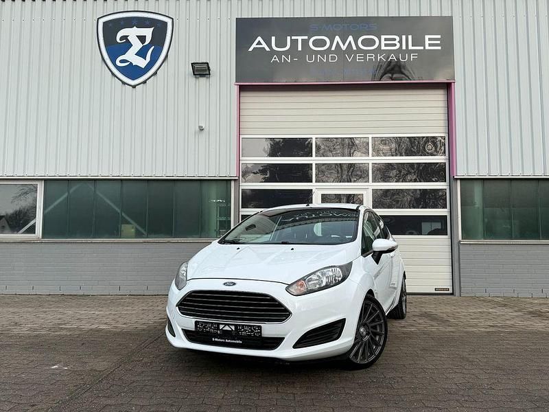 Gebraucht Ford Fiesta Trend 80 PS (58 kW) 2013 Weiß Kleinwagen