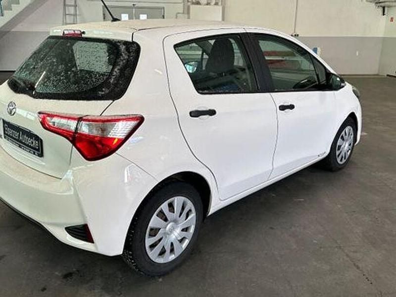 Gebraucht Toyota Yaris Basis 112 PS (82 kW) 2018 Weiß Limousine