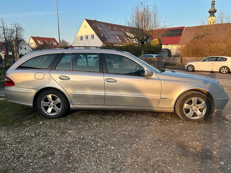 Gebraucht Mercedes E270 177 PS (130 kW) 2003 Silber Kombi
