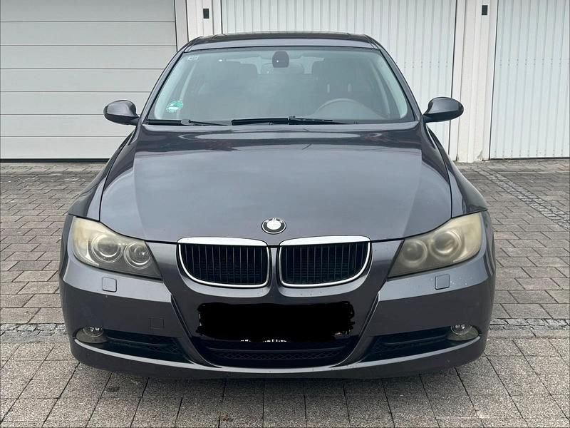Grau Gebraucht 2005 BMW 320 Limousine | 1.590 € (Superpreis) - Bild 1/4