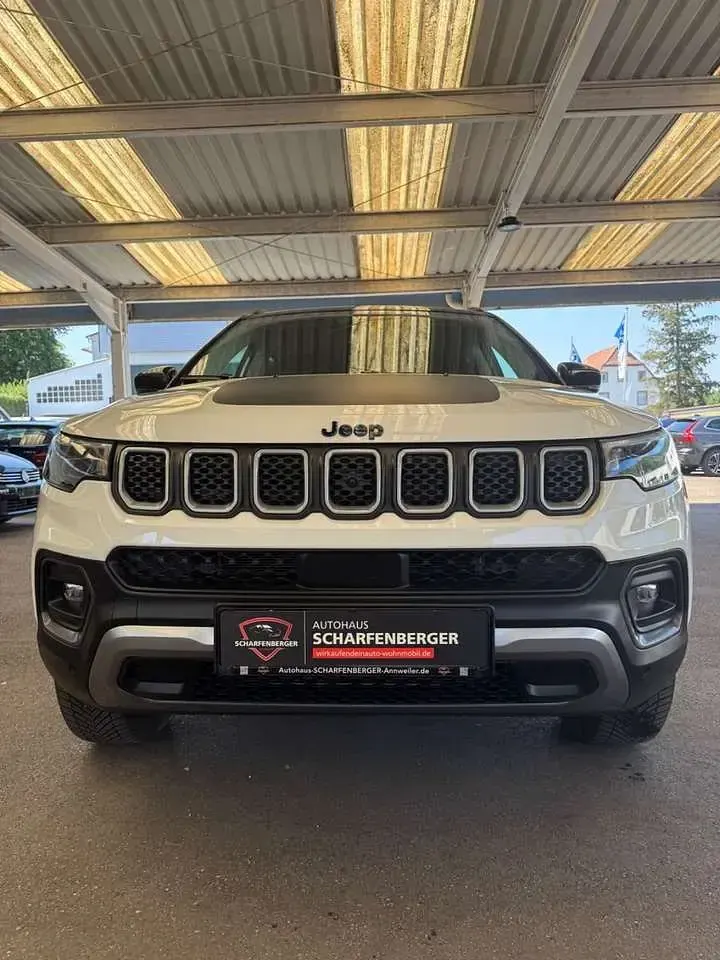 Gebraucht Jeep Compass 179 PS (131 kW) 2024 Weiß SUV