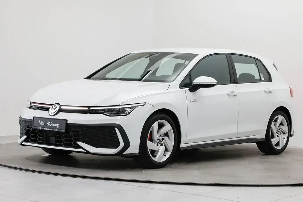 Gebraucht VW Golf VIII GTI 266 PS (195 kW) 2024 Weiß Limousine