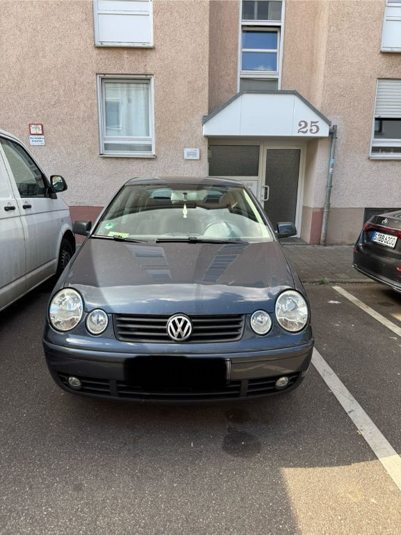 Grau Gebraucht 2004 VW Polo Basis Limousine | 999 € (Superpreis) - Bild 1/4