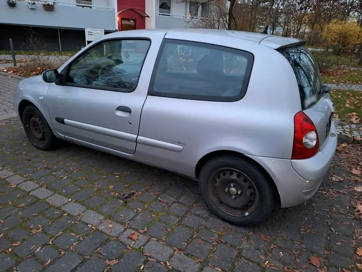 Gebraucht Renault Clio 84 PS (61 kW) 2005 Silber Kleinwagen