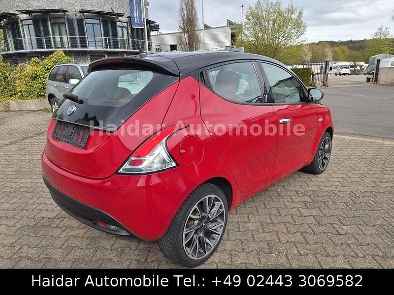 Gebraucht Lancia Ypsilon Silver 69 PS (50 kW) 2011 Rot Kleinwagen