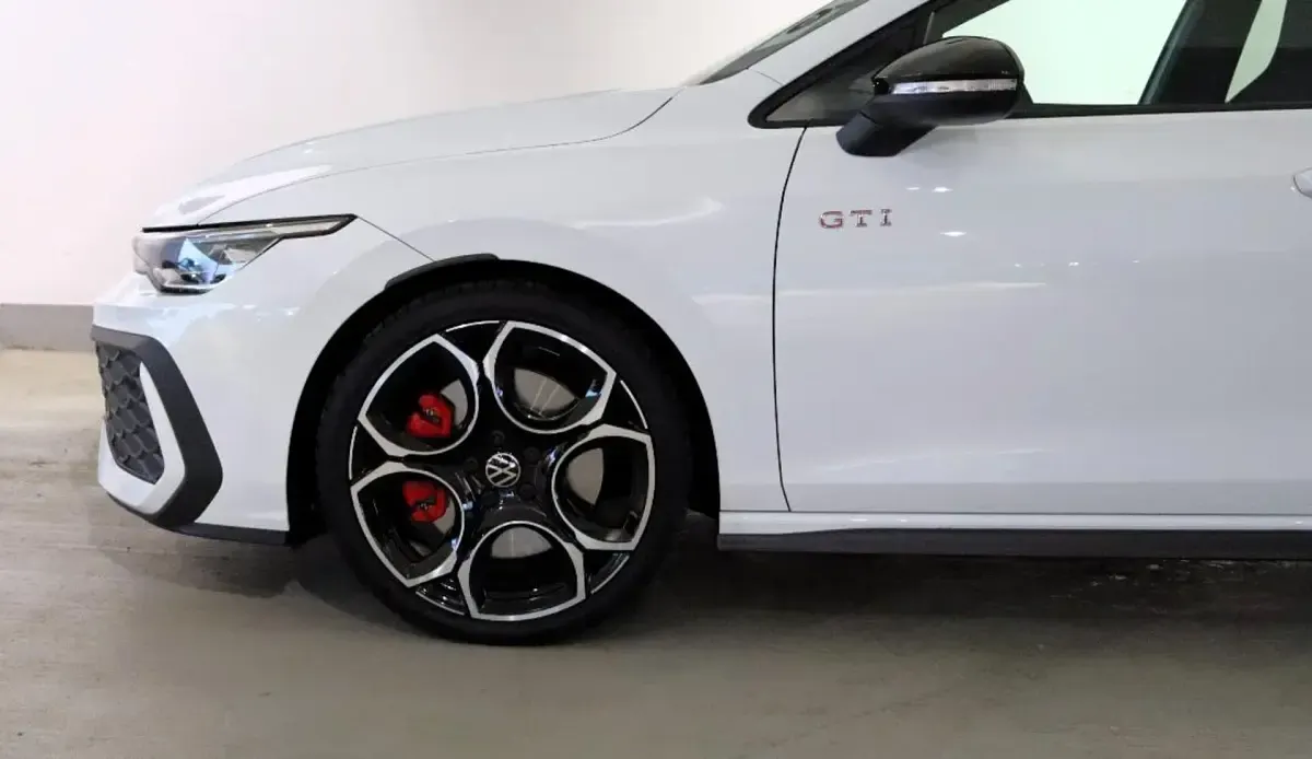 Gebraucht VW Golf VIII GTI 265 PS (194 kW) 2025 Weiß Limousine