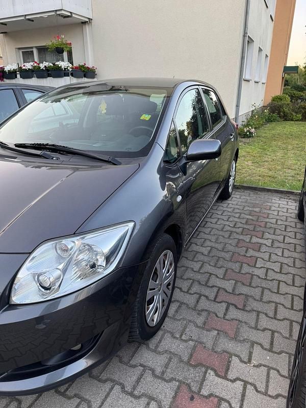 Grau Gebraucht 2008 Toyota Auris Kombi | 5.000 € (Fairer Preis) - Bild 1/4