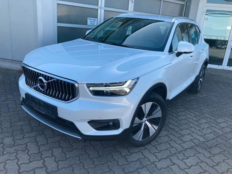 Crystal white / metallic Gebraucht 2021 Volvo XC40 SUV | 30.900 € (Fairer Preis) - Bild 1/4