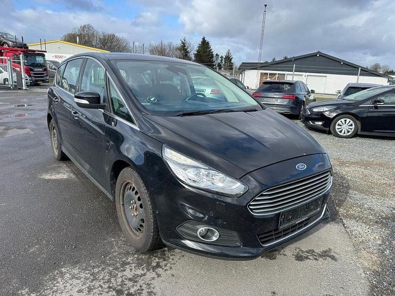Gebraucht Ford S-MAX Titanium 160 PS (117 kW) 2018 Schwarz Van / Kleinbus